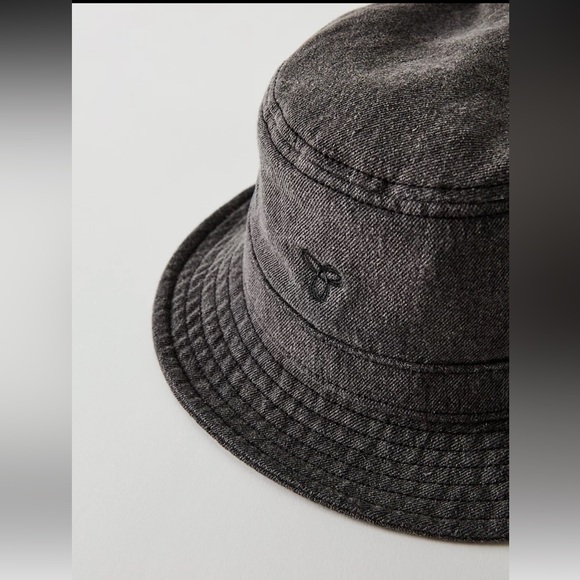 Aritzia TNA bucket hat - Picture 2 of 4